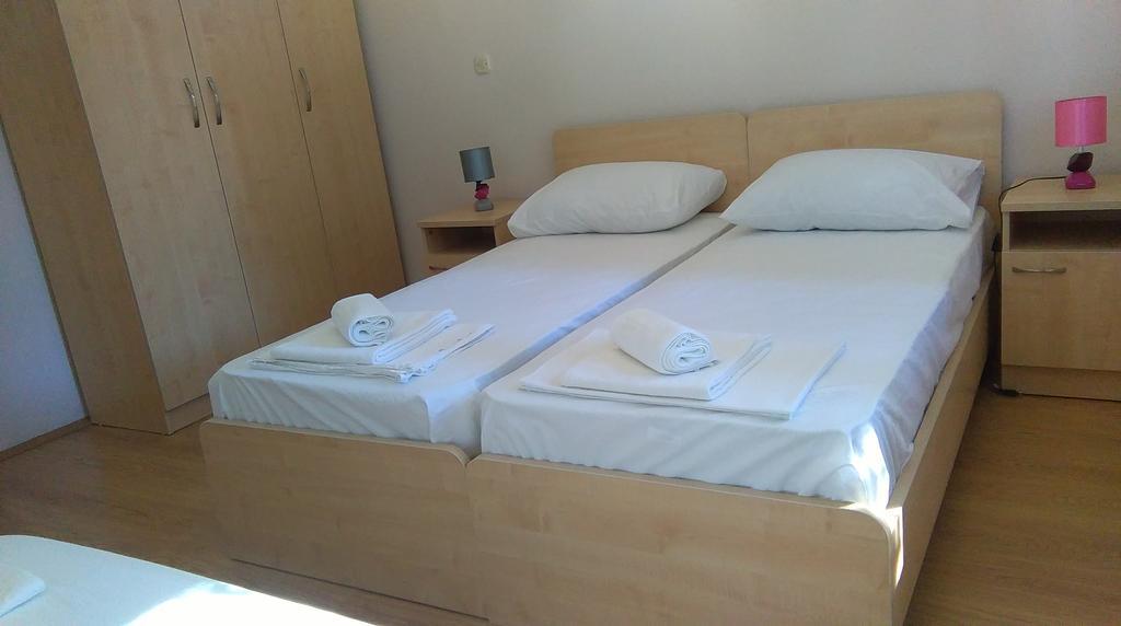 Resort Village T.N. Milna Vis Exterior foto