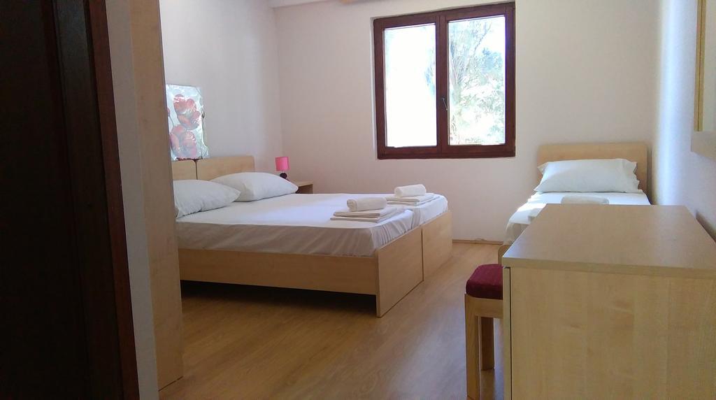 Resort Village T.N. Milna Vis Exterior foto