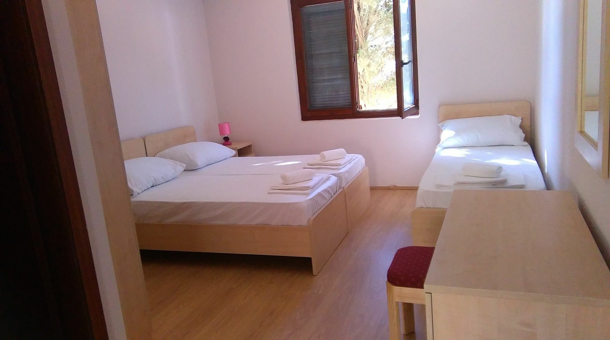Resort Village T.N. Milna Vis Exterior foto